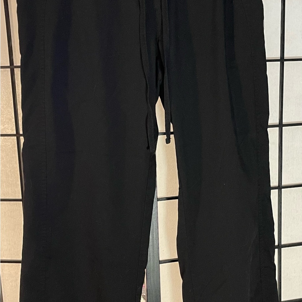 Women’s black healing hands, purple label, scrub pants.